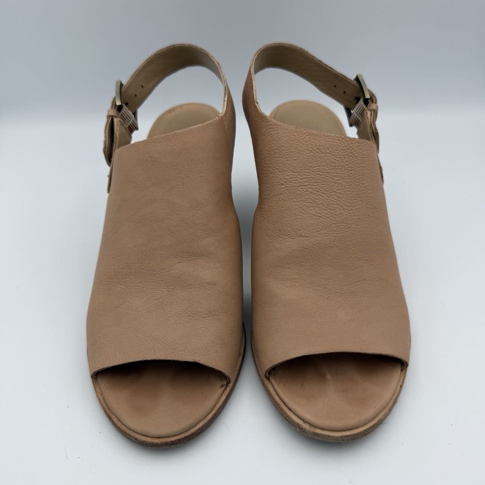 Eileen Fisher Glance Sandal Leather‎  Color Sand Neutral - Size 8B EUC